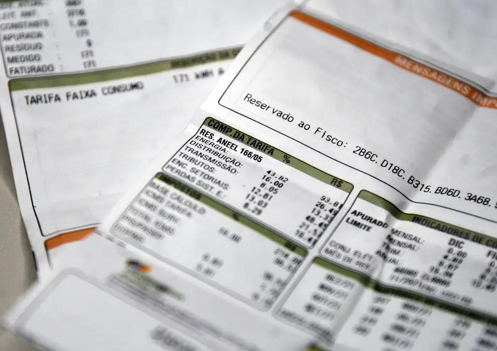 Aneel mantém bandeira vermelha 1 na conta de luz em novembro