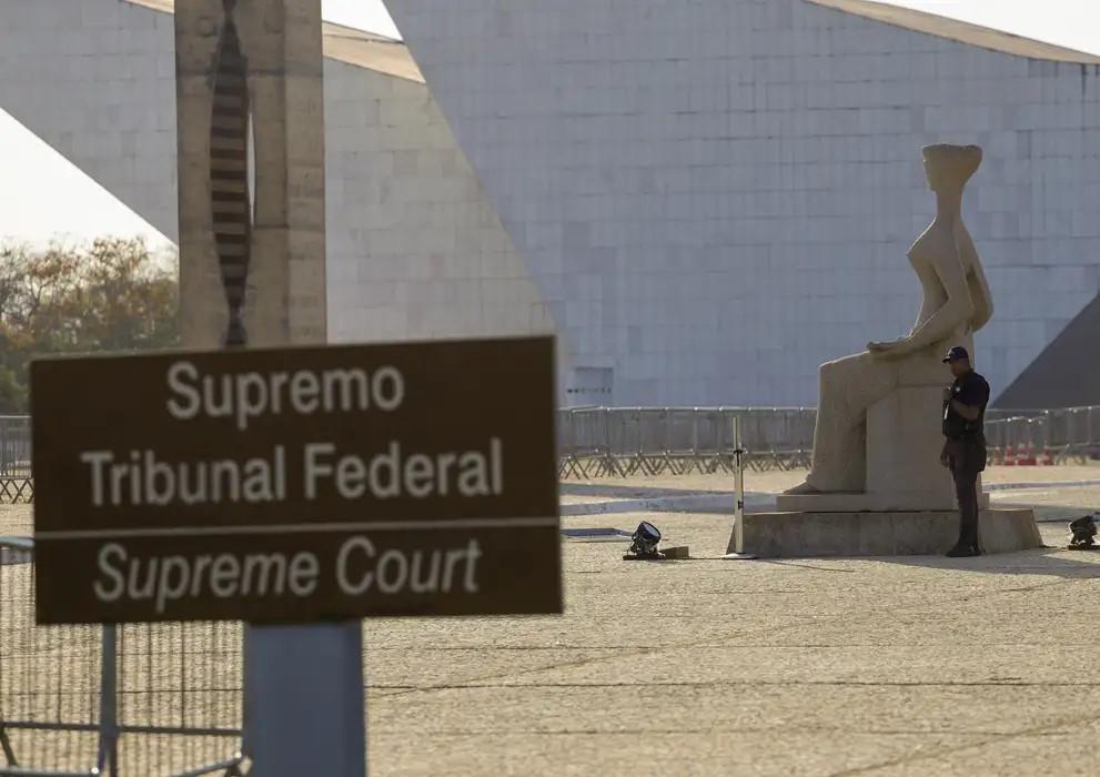 Defesa de Bolsonaro entra com novo recurso no STF contra condenação