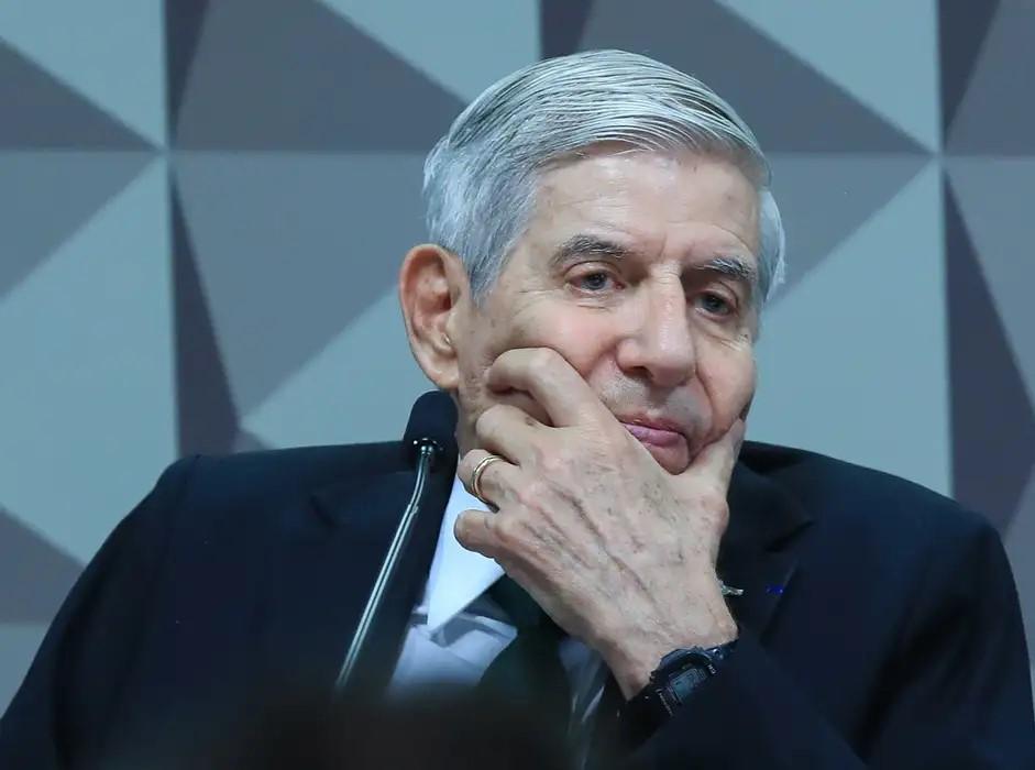 Moraes pede comprovação do histórico clínico de Augusto Heleno