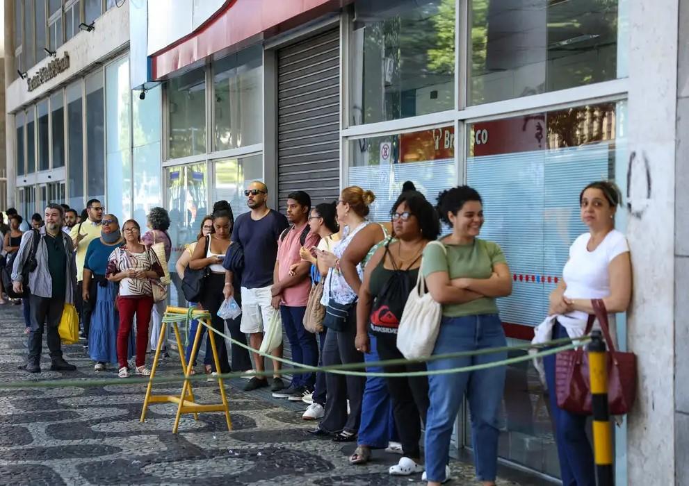 Mais de 42 mil fazem provas discursivas do CNU 2025 neste domingo