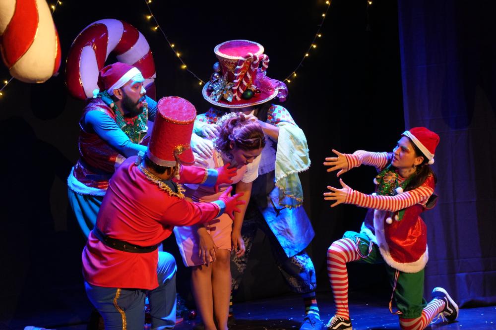 Exposição de Presépios e espetáculo ‘A Magnífica Fábrica do Papai Noel’ emocionam público no Teatro Gebes Medeiros