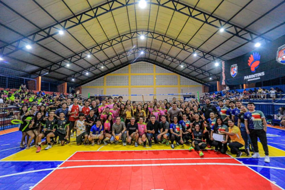 Atletas de voleibol e futebol festejam título do IV Copão 'Eu Amo Parintins' de Bairros