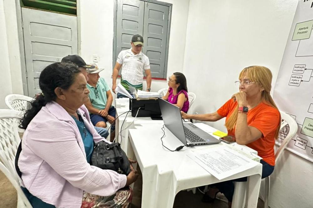 Equipe do INCRA destaca avanços em Parintins e orienta assentados sobre dívidas e títulos rurais