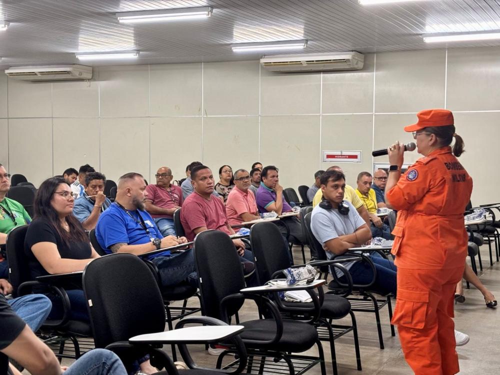 Prefeitura de Manaus realiza treinamento em primeiros socorros e brigada de incêndio para servidores da Semad