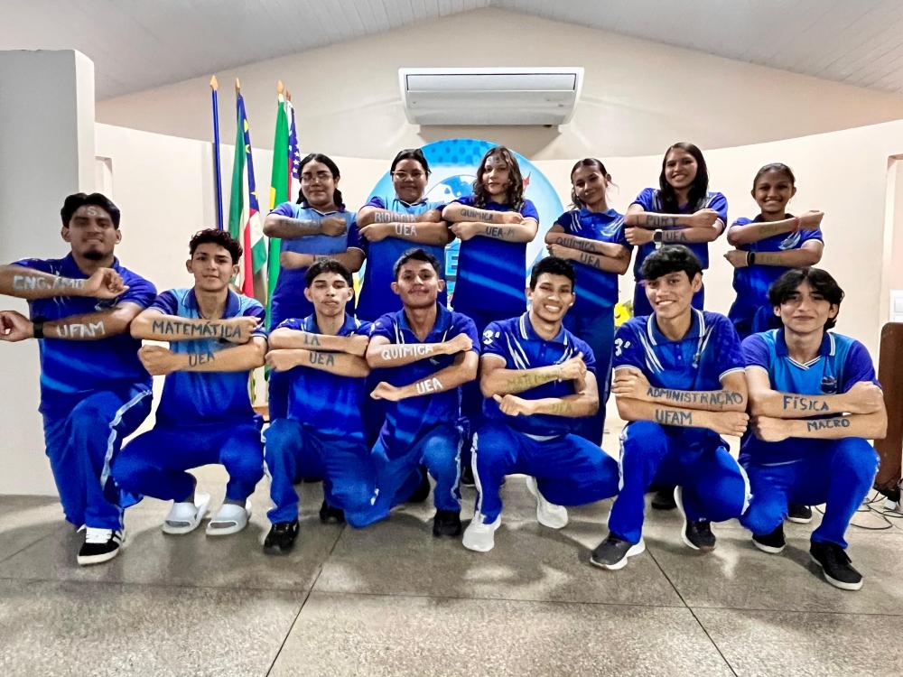 Mais de 250 alunos da rede estadual de Parintins são aprovados no SIS e no Vestibular 2025 da UEA