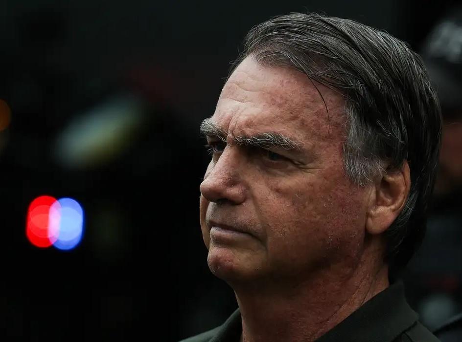 Justiça suspende benefícios vitalícios durante prisão de Bolsonaro