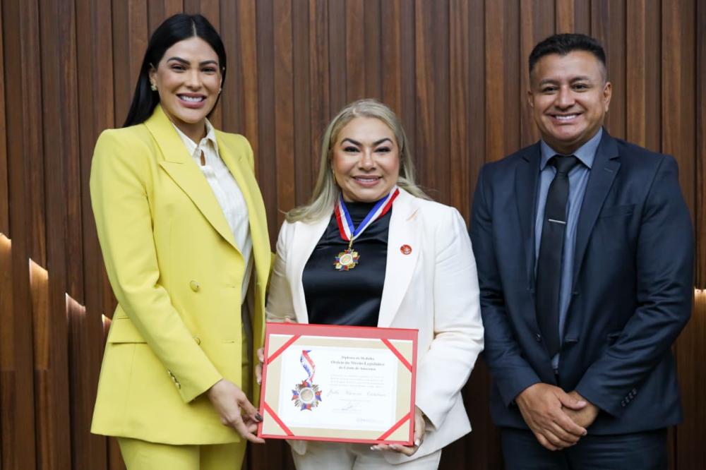 Legislativo estadual reconhece com Medalha do Mérito a atuação da secretária de Assistência Social, Zeila Cardoso