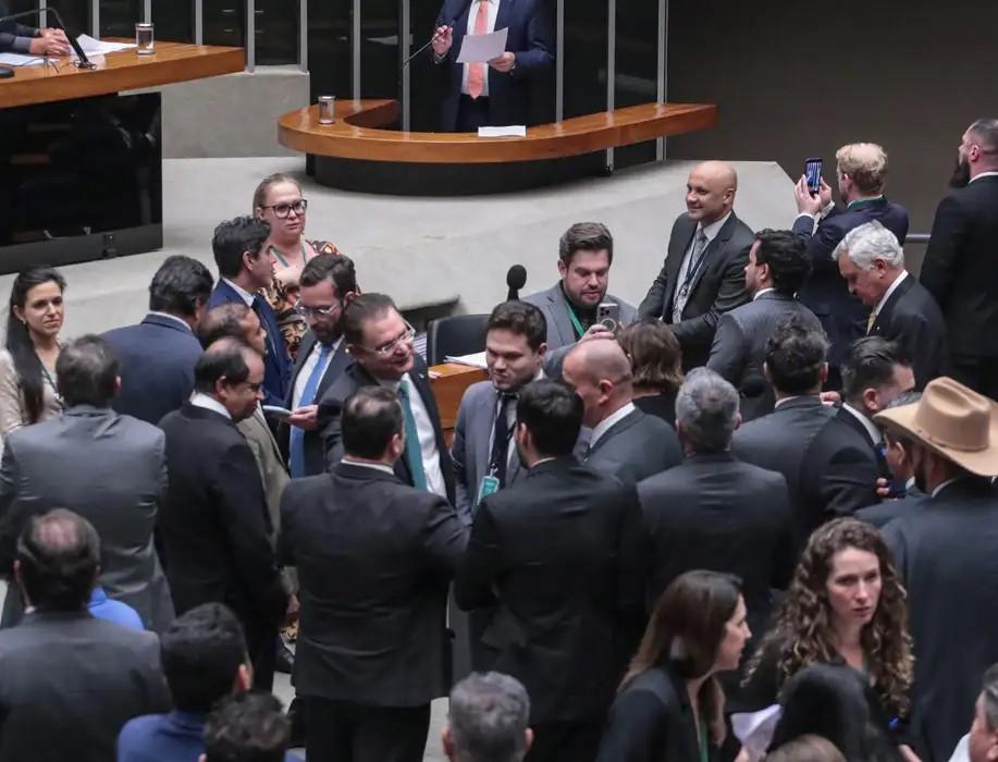 PL da Dosimetria beneficia criminosos comuns, dizem especialistas