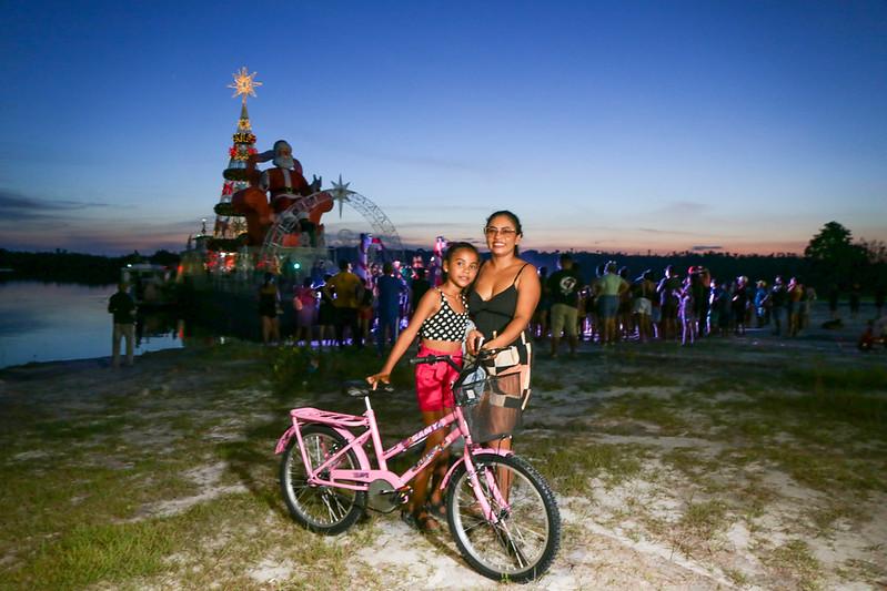 ‘Natal nas Águas’ leva cestas e brindes a 300 famílias de comunidades ribeirinhas de Manaus