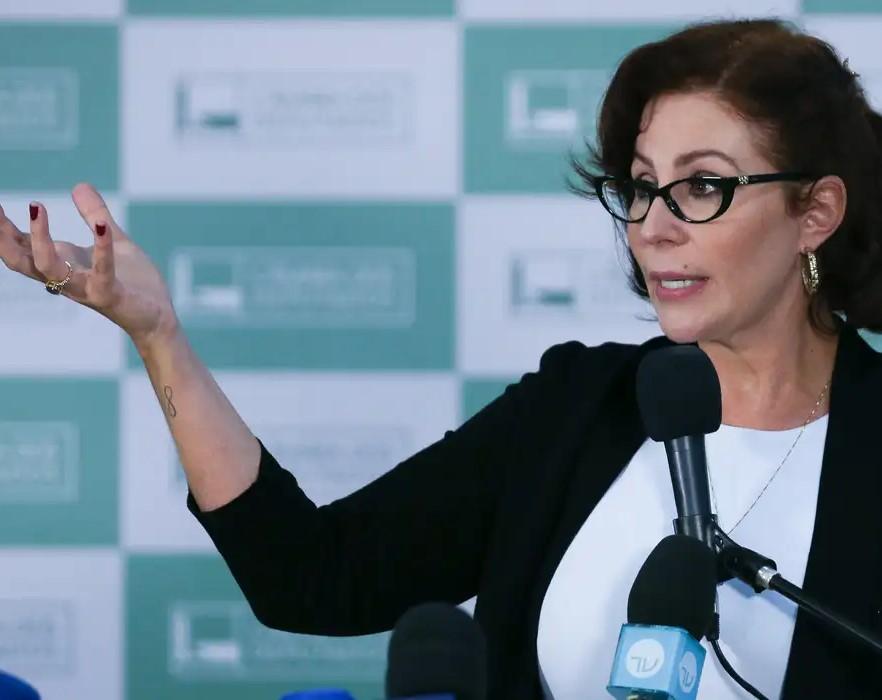 Carla Zambelli renuncia ao mandato; Câmara dará posse ao suplente