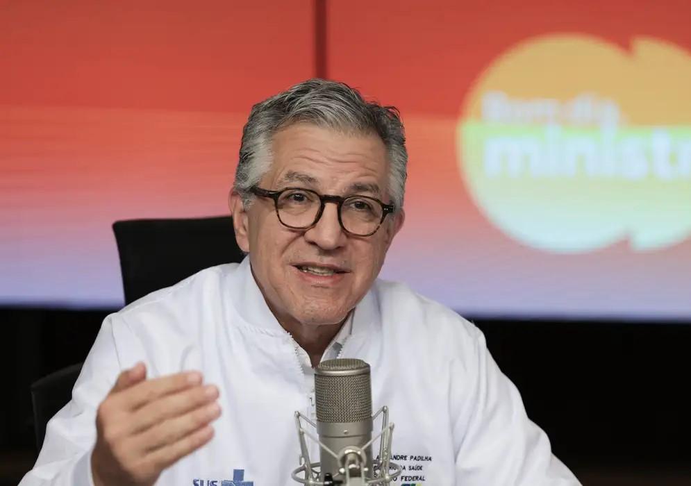 ‘Estamos vencendo essa batalha’, diz Padilha sobre vacinação