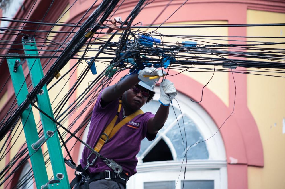 Prefeitura chega a 15 toneladas de fios e cabos retirados no Centro Histórico de Manaus