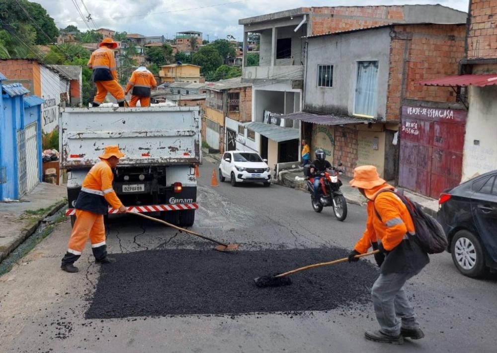 Prefeitura de Manaus melhora malha viária de vias nos bairros Tancredo Neves e São José