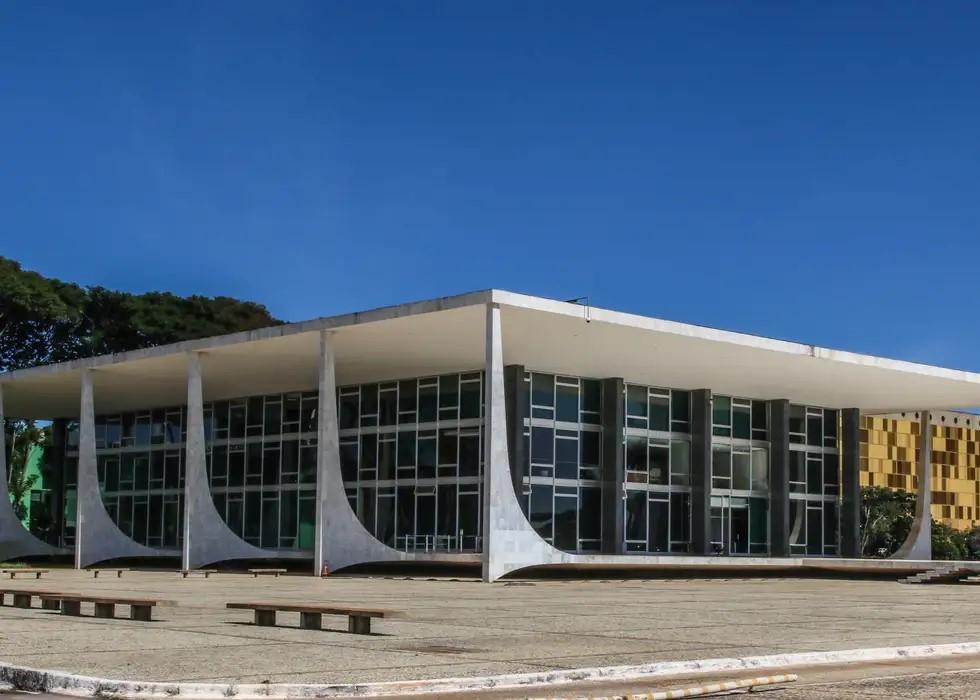 Mendonça vota para validar mínimo existencial em R$ 600