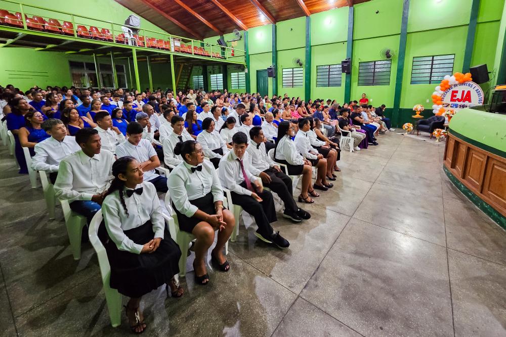Em formatura, mais de 100 estudantes da EJA recebem certificação em Parintins