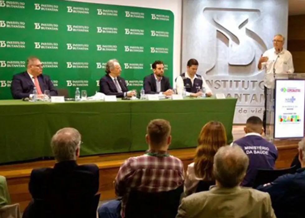 Ministro assina contrato para compra de vacina da dengue do Butantan