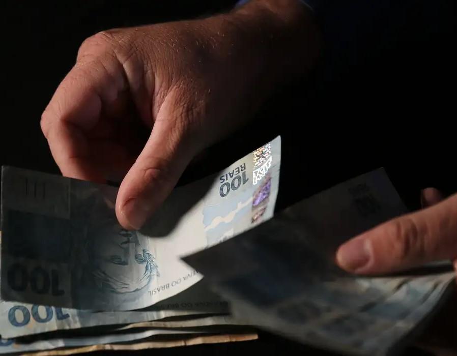 Governo libera saldo do FGTS retido pelo saque-aniversário