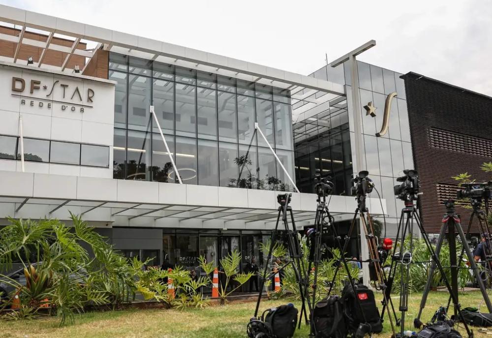 Bolsonaro apresenta crise de soluços e pressão alta após procedimento