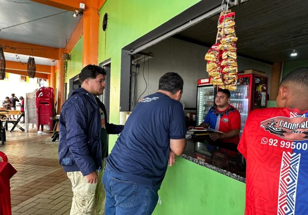 Prefeitura de Parintins orienta permissionários da orla e do Píer da Praça Digital para o Réveillon 2026