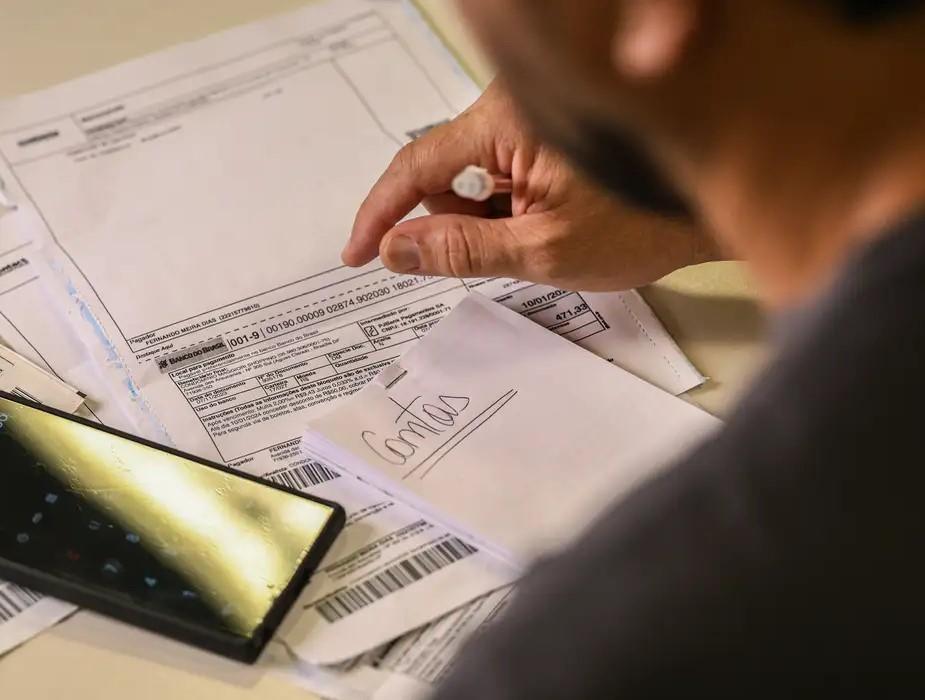 Salário mínimo de R$ 1.621 começa a valer nesta quinta-feira