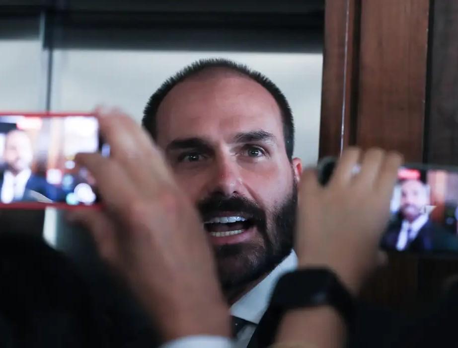 PF determina retorno imediato de Eduardo Bolsonaro a cargo de escrivão