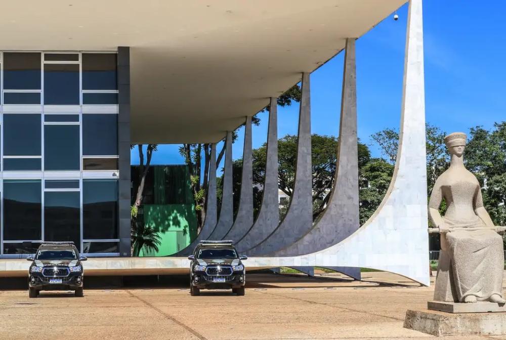 Moraes manda prender Filipe Martins, ex-assessor de Bolsonaro