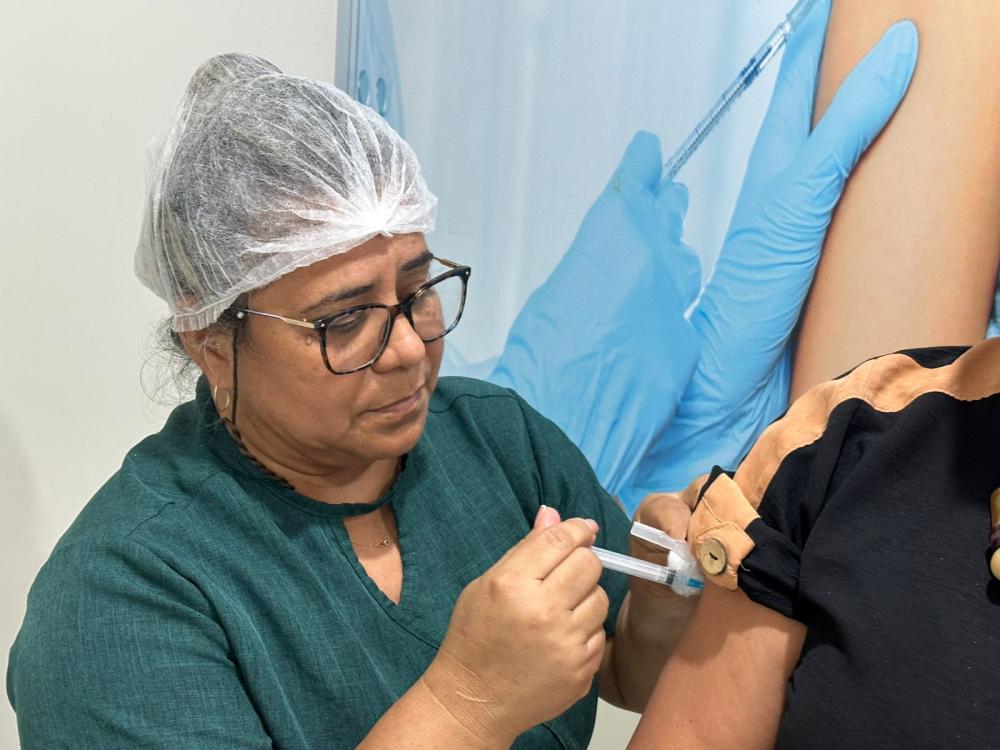 Viagem segura começa com vacina em dia, reforça FVS-RCP