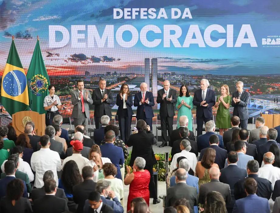 Lula veta integralmente PL da Dosimetria