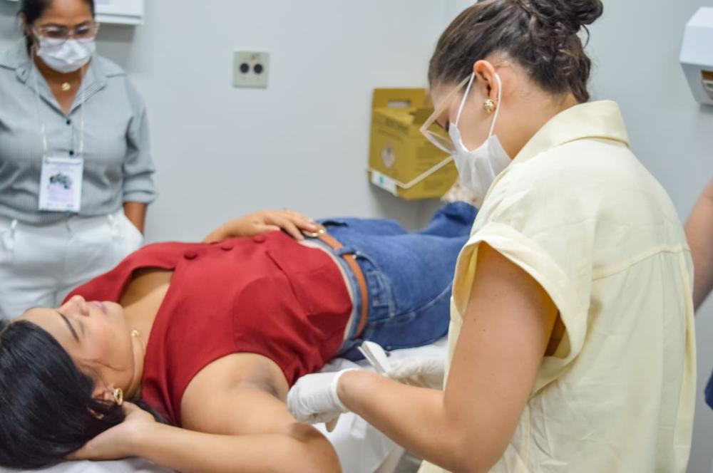 SES-AM qualifica profissionais da Atenção Básica de Saúde para inserção de implante contraceptivo