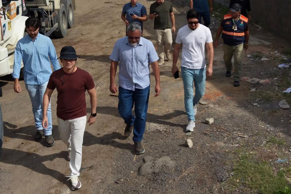 David Almeida acompanha força-tarefa de manutenção asfáltica nas zonas Sul e Centro-Sul e anuncia cronograma para toda Manaus