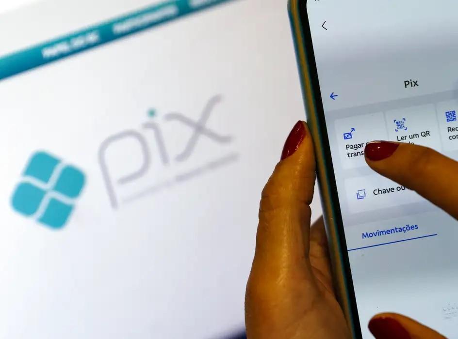 Receita Federal volta a negar taxação do Pix e alerta para golpes