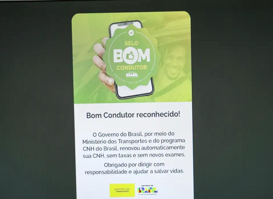 Renovação automática de CNH beneficia 300 mil na primeira semana