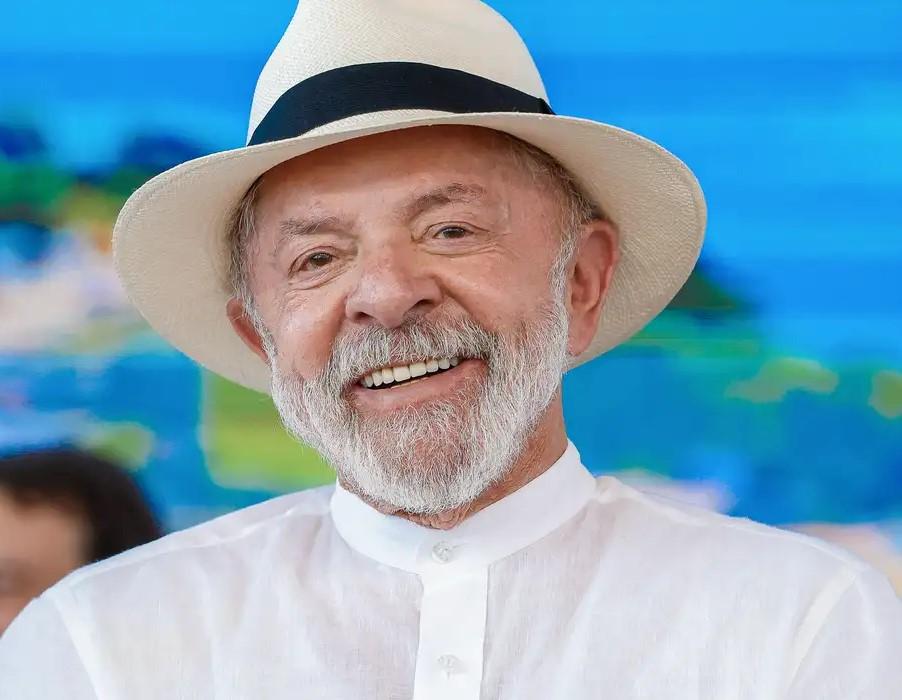 Presidente Lula faz cirurgia de catarata e recebe alta hospitalar