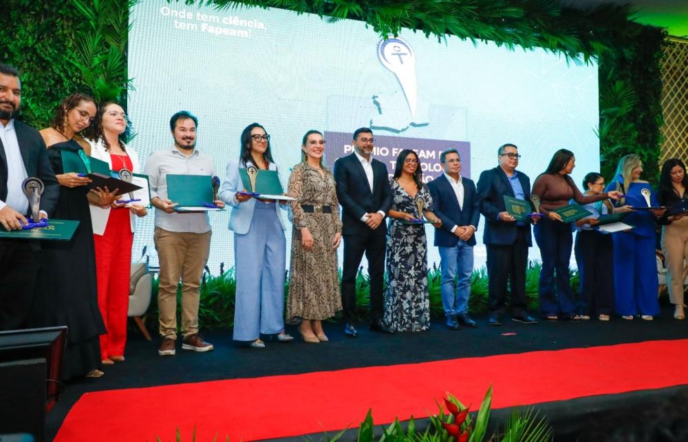 Governo do Amazonas celebra talentos da ciência e da comunicação no Prêmio Fapeam de CT&I 2025