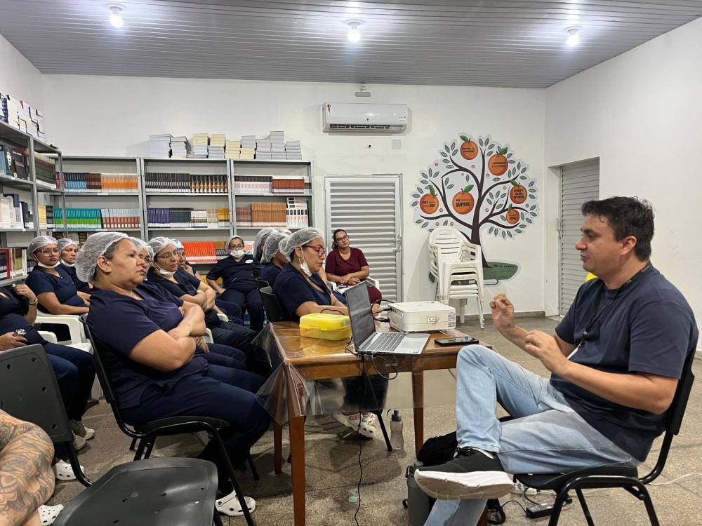 Prefeitura de Manaus promove oficina de saúde bucal para cuidadores de idosos da Fundação Dr. Thomas