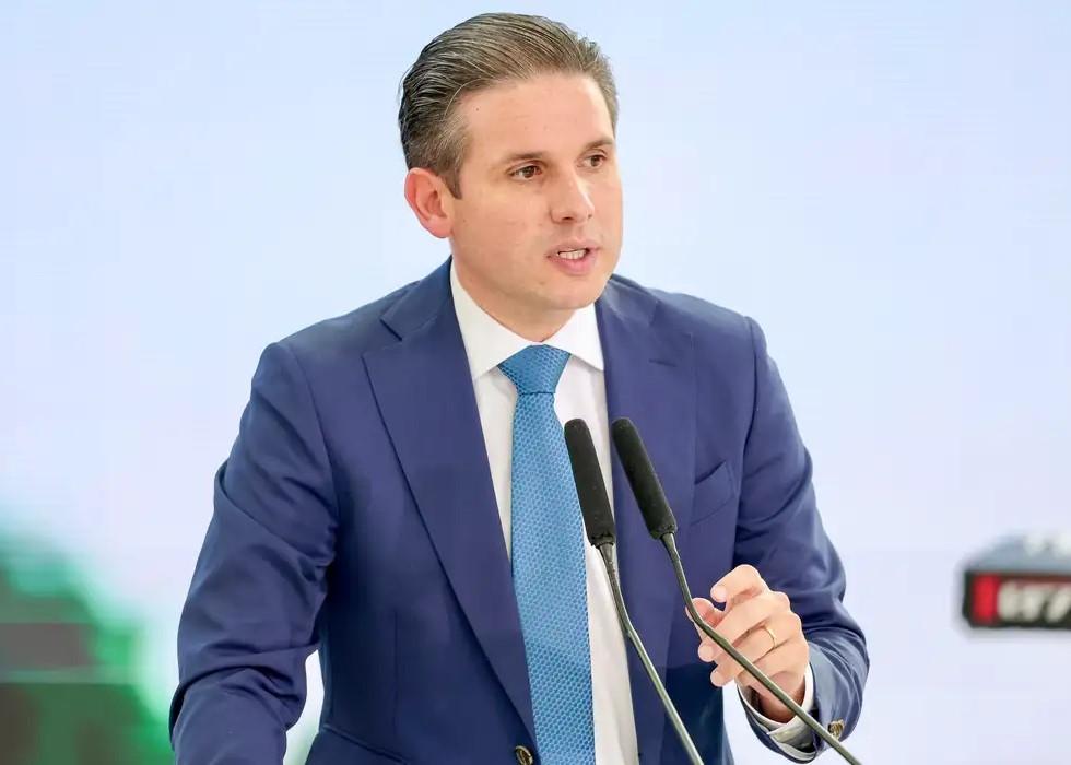 Fim da Escala 6x1 pode ser votado em maio, diz presidente da Câmara