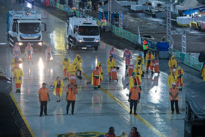 Prefeitura de Manaus recolhe mais de 35 toneladas de lixo no sambódromo durante os desfiles do Carnaval 2026