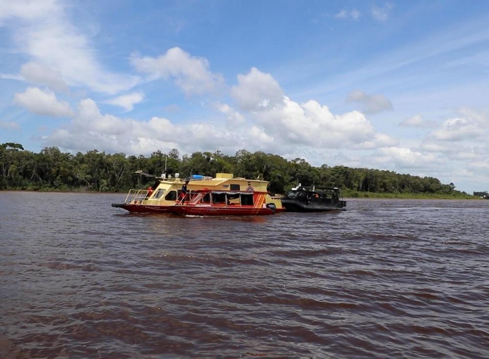 Corpo de Bombeiros do Amazonas segue buscas por desaparecidos em naufrágio e já percorreu mais de 10 km do rio Amazonas
