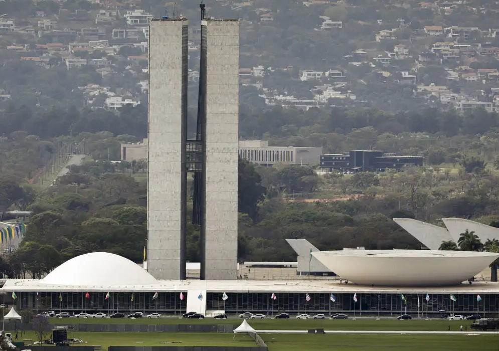 Lula sanciona, com vetos, reajuste salarial para cargos do Legislativo