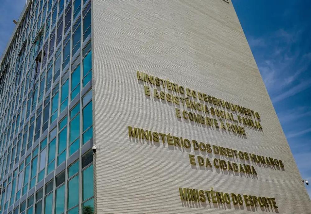 Ministérios reagem à absolvição de homem que estuprou menina em MG