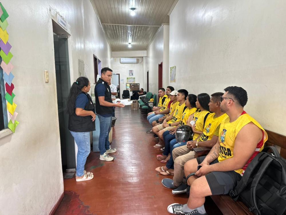 Comércio de Parintins já começa a receber os carnês do Alvará 2026