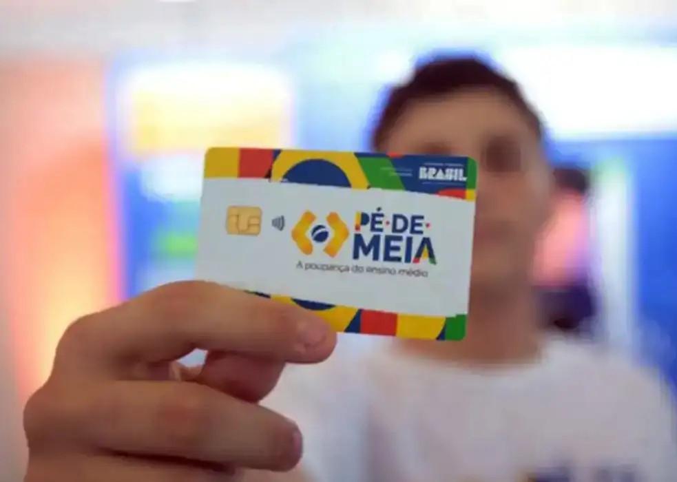 Pé-de-Meia paga incentivos a alunos nascidos em setembro e outubro