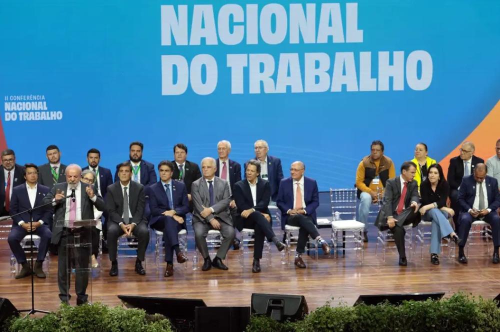 Fim do 6x1: Lula propõe negociação entre patrões, empregados e governo