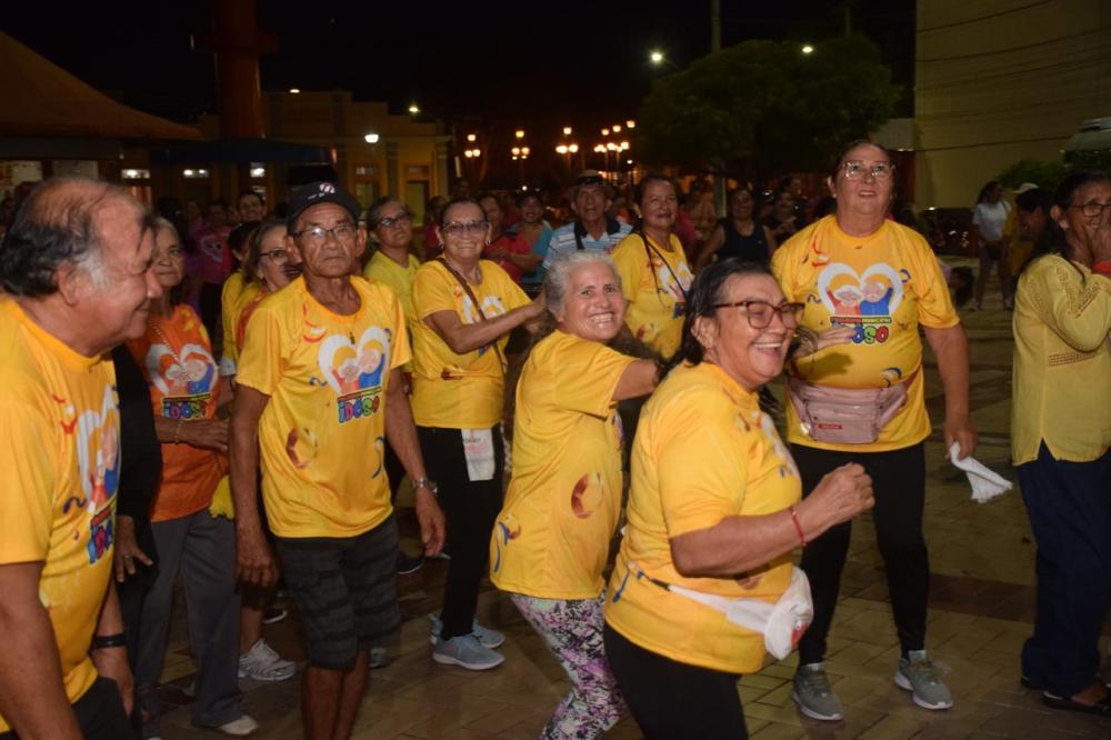 Parintins das Manas: forte presença feminina agita Aulão de Dança na Praça Digital