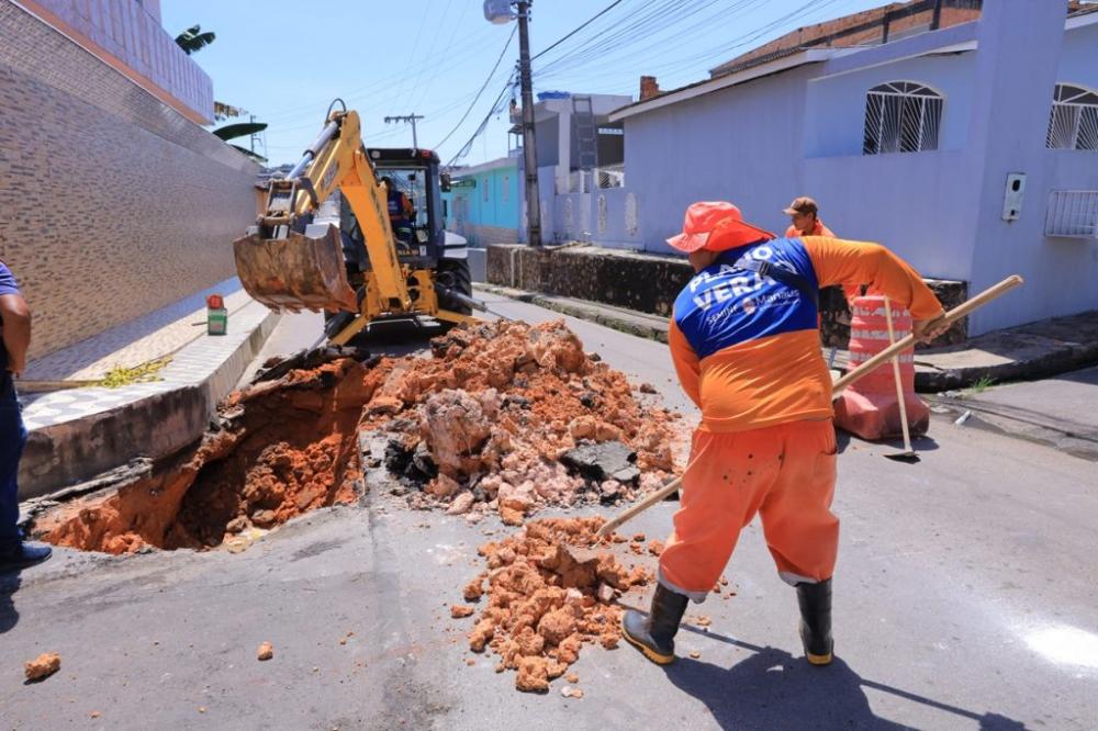 Prefeitura de Manaus recupera drenagem profunda no Lírio do Vale e reforça segurança na rua 23