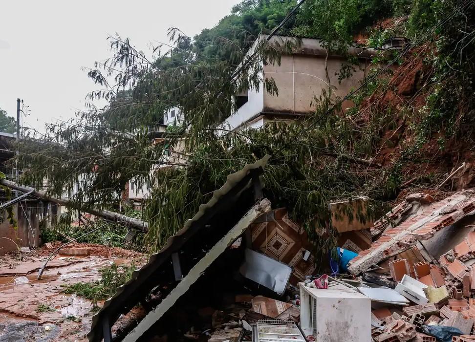 Lula assina MPs de apoio às vítimas das enchentes em Minas Gerais