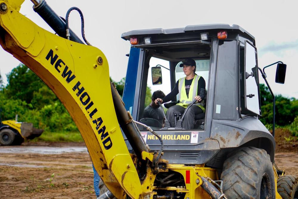 Parceria entre Prefeitura de Parintins e Instituto de Brasília qualifica mais de 100 alunos em operação de máquinas