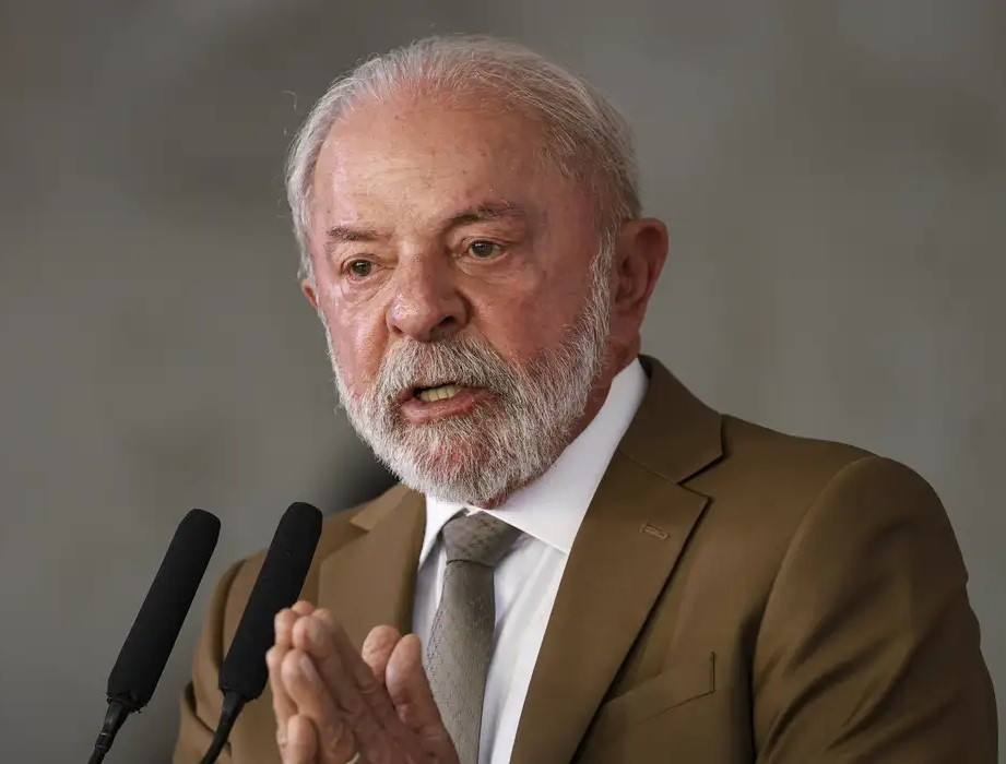 Lula zera imposto e subsidia diesel para conter alta do petróleo