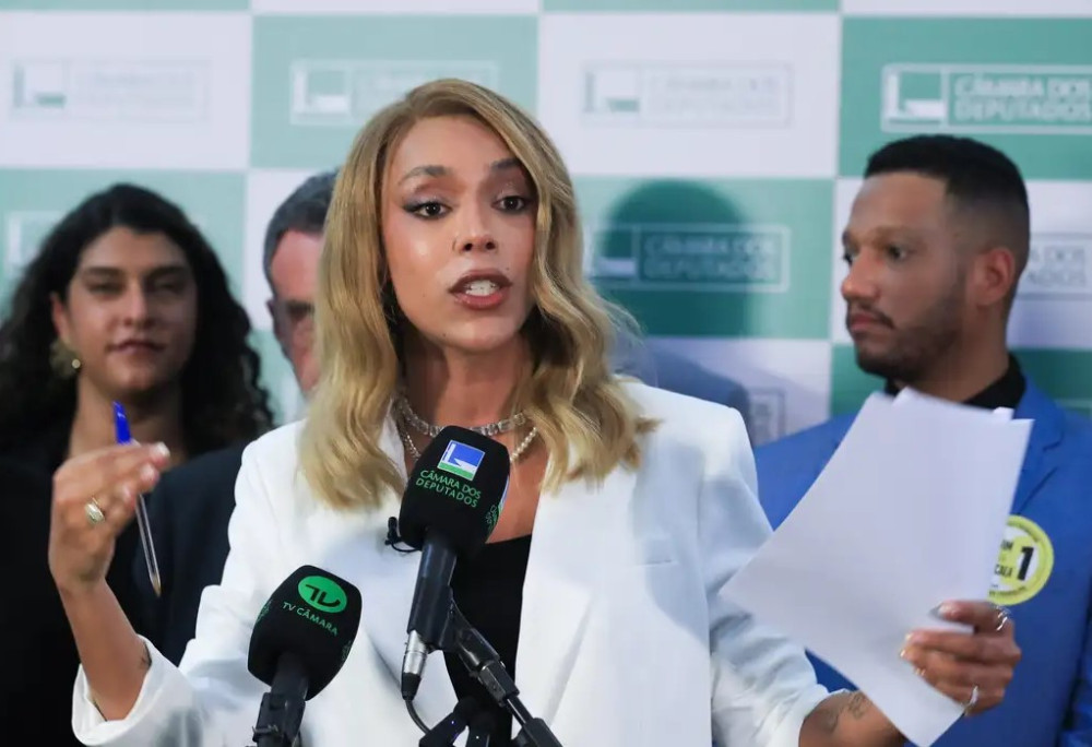 Deputada Erika Hilton processa Ratinho por discurso transfóbico