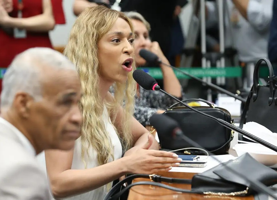 MPF pede condenação de Ratinho e SBT por falas contra Erika Hilton